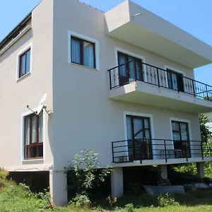 Berat House ترابزون