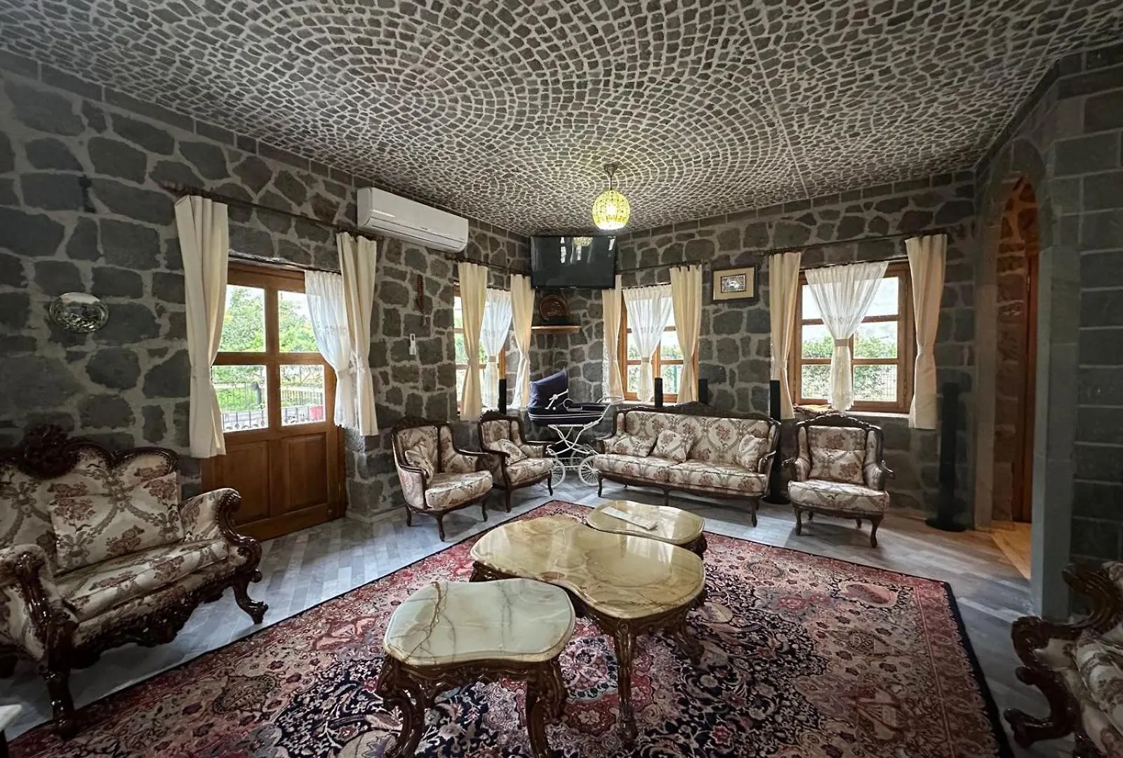 Bahceli Tas Villa Trabzon 0*,